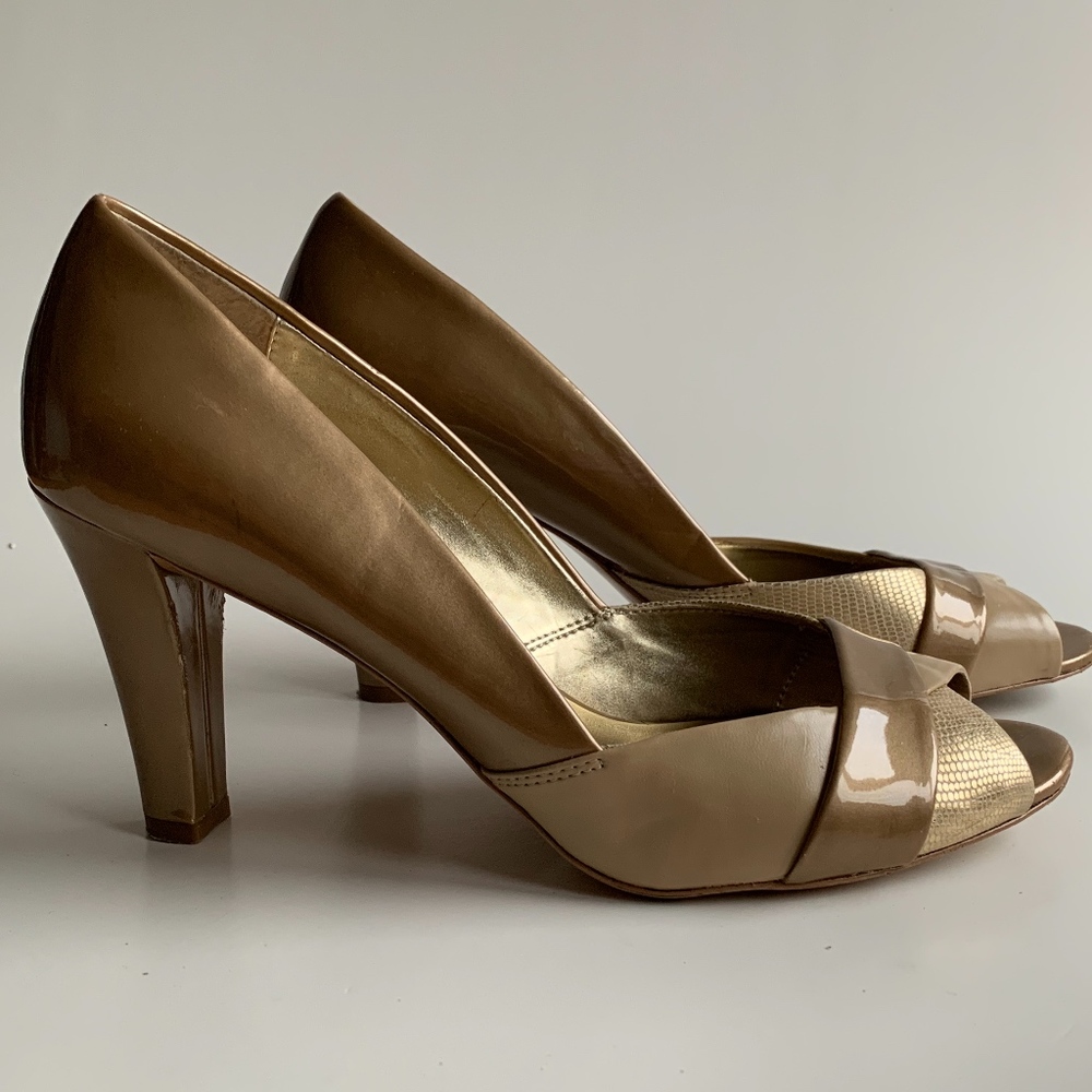 Anne Klein Gold PeepToe Pump Heel Size 9.5M
